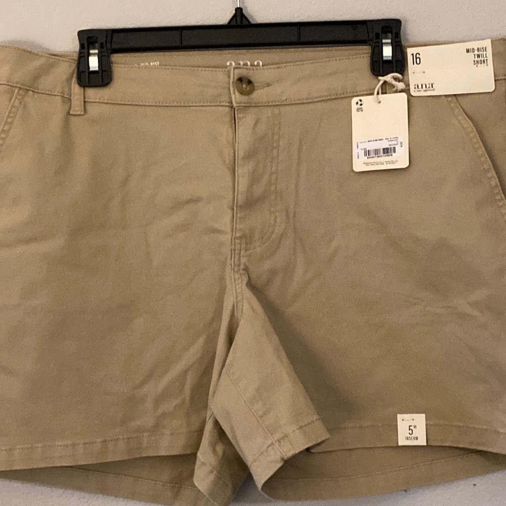 Womens sz 16 Ana tan shorts new